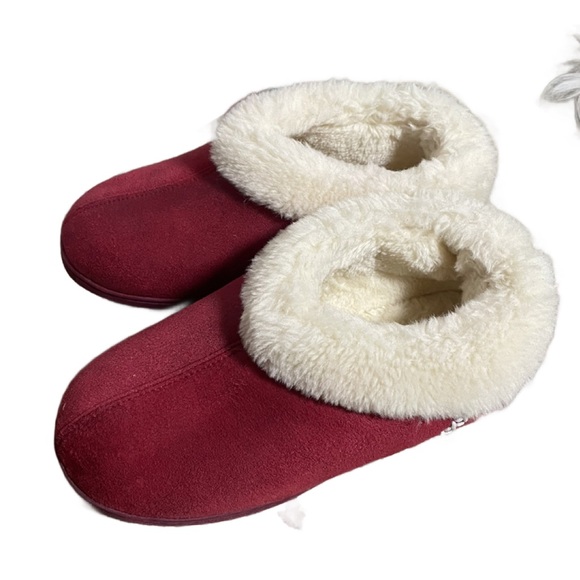 Everfoams Red Microsuede Cozy Memory Foam Slippers w/Faux Fur Lining (7-8) - Picture 3 of 13